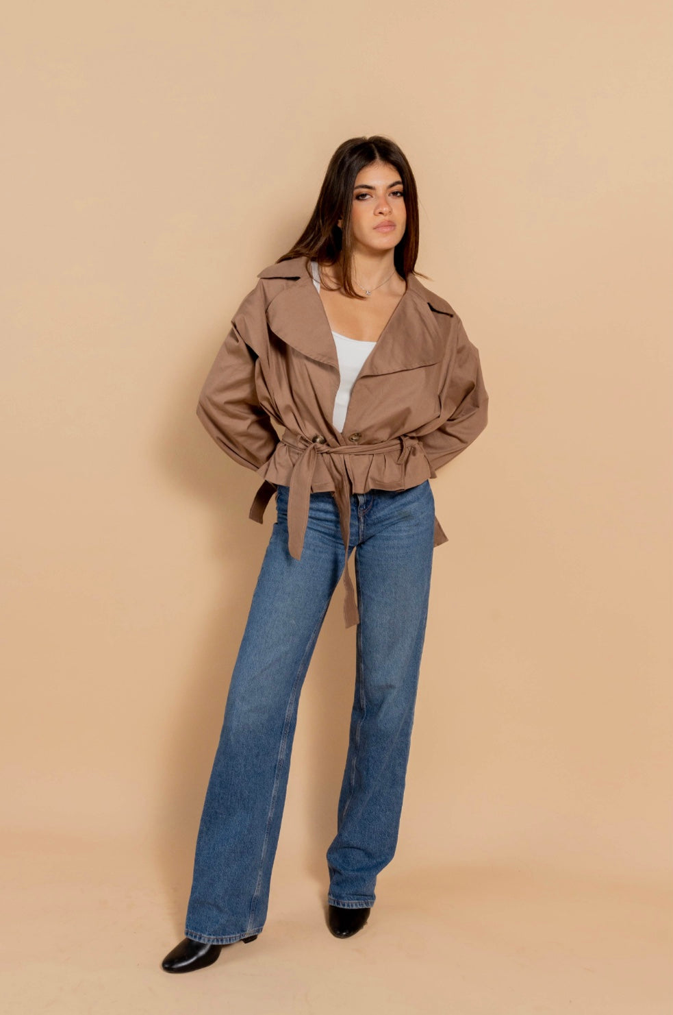 Every day-Trench jacket in cafe